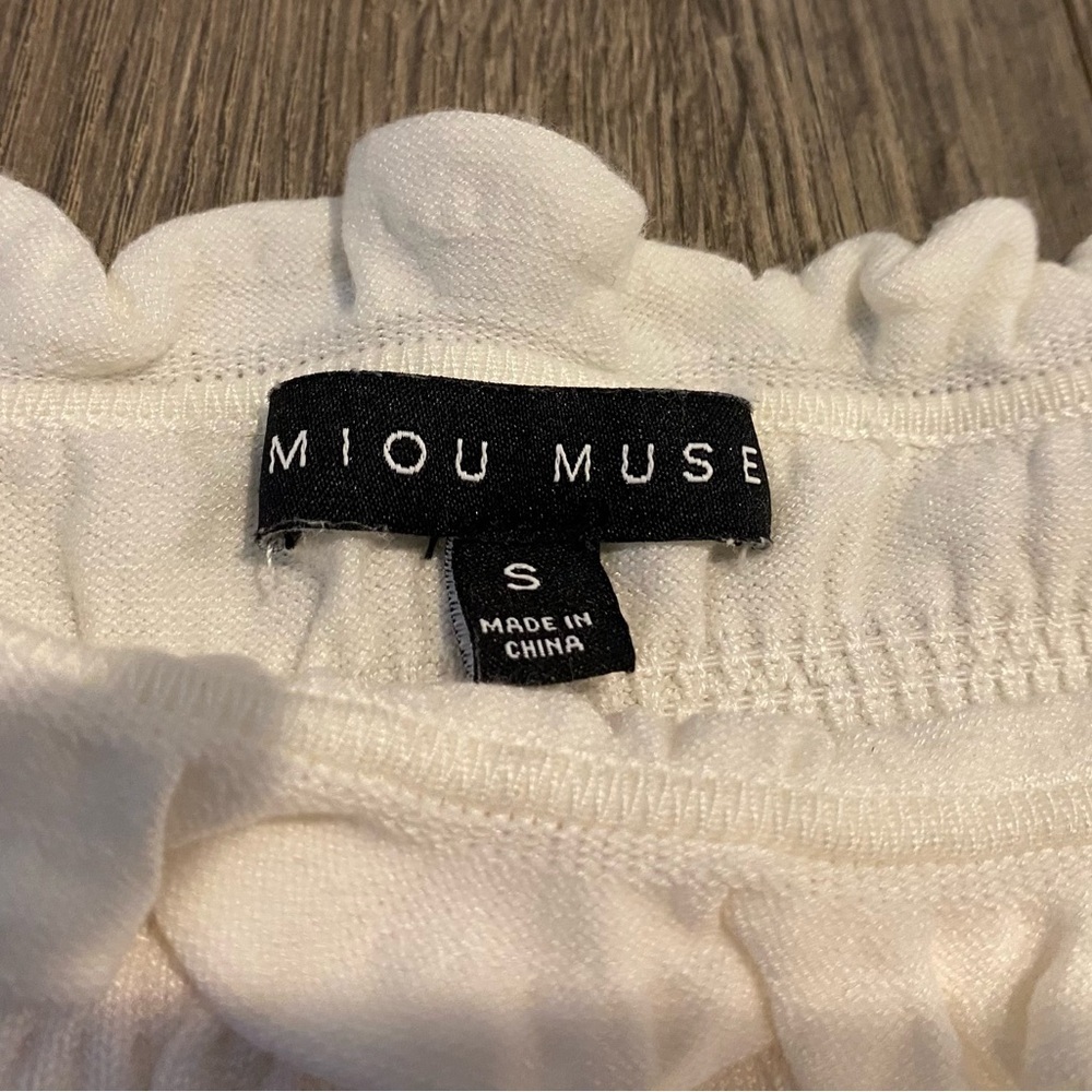 White Off-Shoulder Crop Top small flattering NWOT sexy boutique Zara soft new - Picture 8 of 11